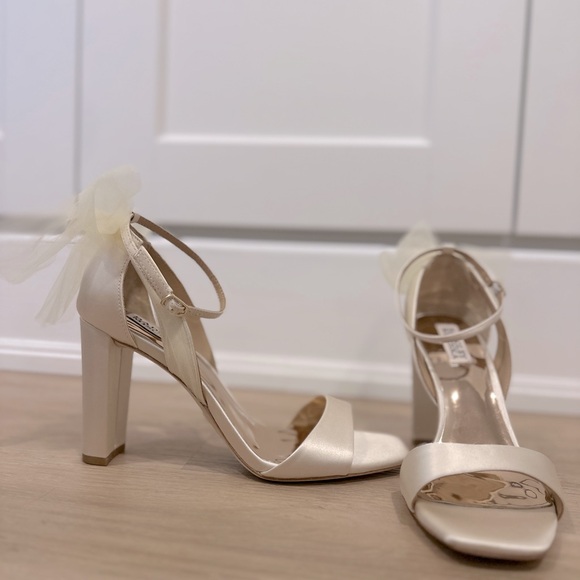 Badgley Mischka Kim Mesh Bow Block Heel in Ivory / 8.5 - Picture 4 of 4